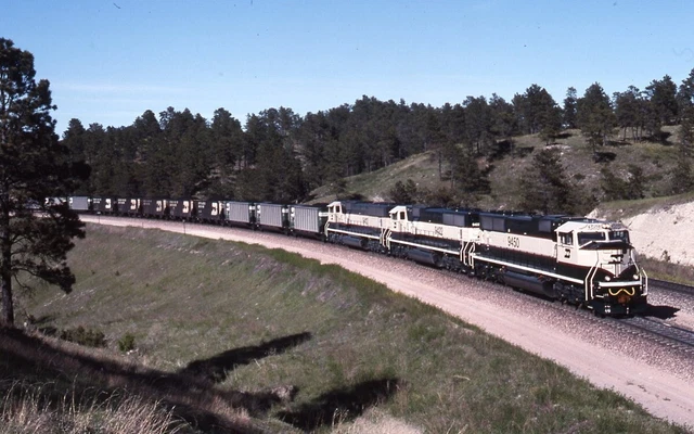 Burlington Northern SD70MAC 9450 wTrain Orig Kodachrome Slide F85