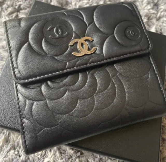 Chanel camellia patent leather - Gem