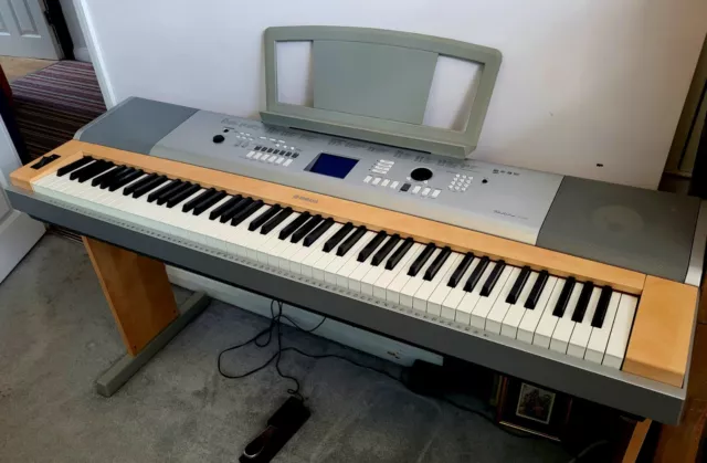 Yamaha DGX-620 portable grand weighted piano
