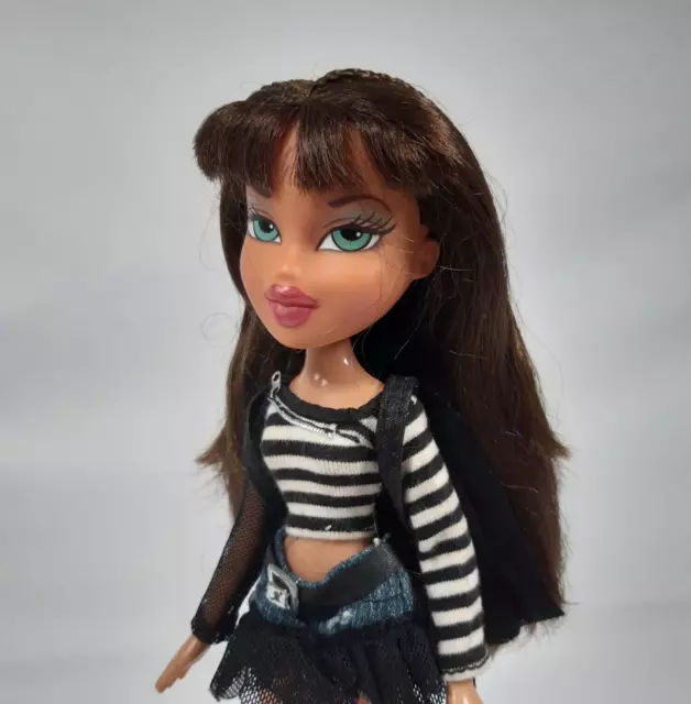 Jade Bratz Doll Dressed wearing Yasmin Treasures Outfit MGA 2001 Vintage 25cm