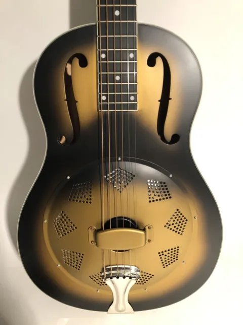 Paramount Midnight Glam Resonator Gitarre mit leichtem Lackfehler