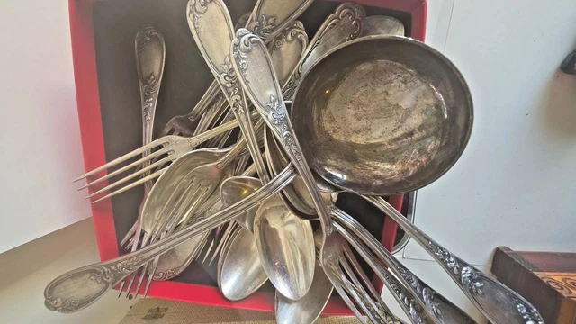 MÉNAGÈRE MÉTAL ARGENTÉ ercuis 4 kilos louche, couteaux, fourchettes ...