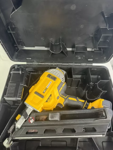 Dewalt DCN692 Framing Nailer 18v With Case 5.0ah Battery And Case