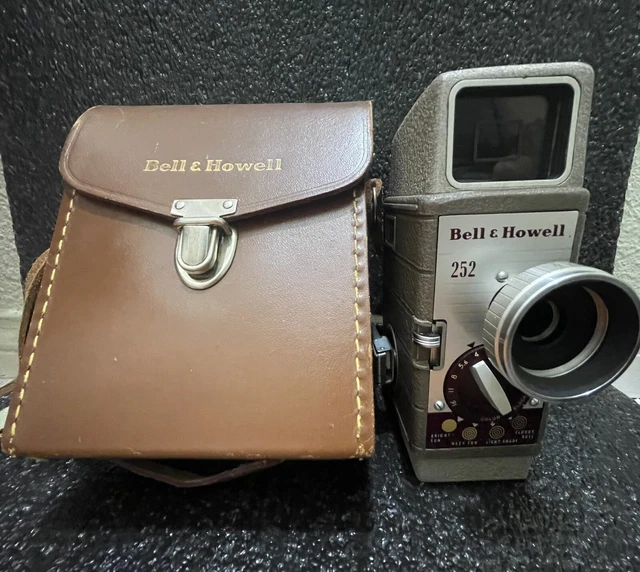 Cámara fotográfica vintage Bell and Howell 252 con estuche de transporte