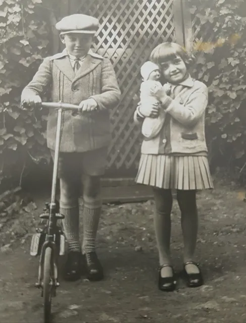 Cpa photographie de 2 enfants ~ 1930