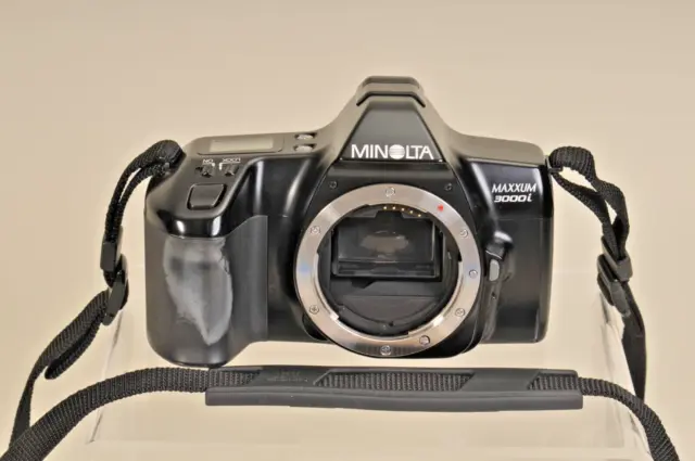 Minolta Maxxum 3000i Film SLR camera with OEM strap.  Tested good.  994