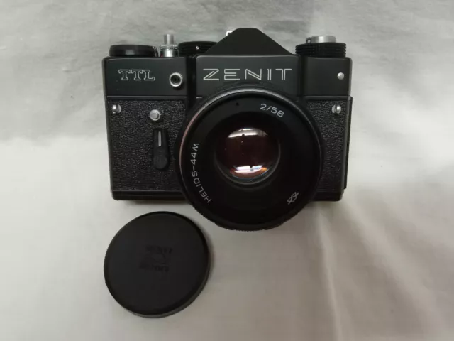Macchina fotografica russa USSR Zenit TTL con obiettivo Helios-44M f/2 58mm
