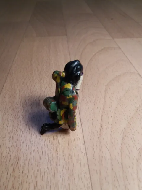 Massefigur Militär, Panzersoldat mit Granate, kniend 5 cm hoch, für 7 cm Figuren 2