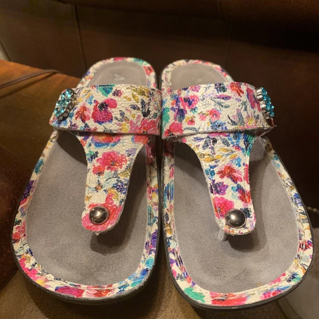 Alegria Womens Carina Thong Sandals White Floral Slip On Size 38 EUR. 8 / 8.5