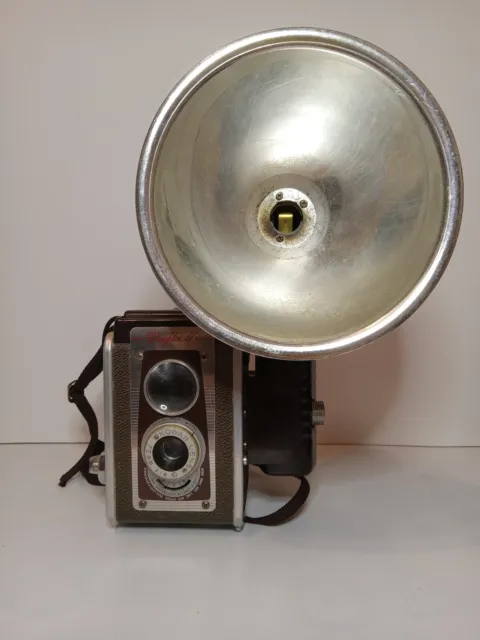 Cámara Kodak Duaflex IV con flash, estuche y bombillas