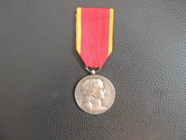 Medaille  En Argent A Identifier