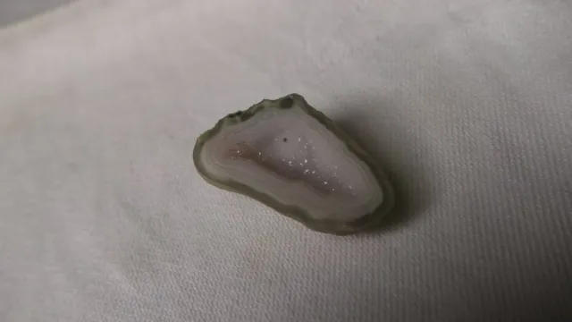 Achat Chalcedon Geode Druse Quarz weiss grau Taschenschmeichler Sammlung