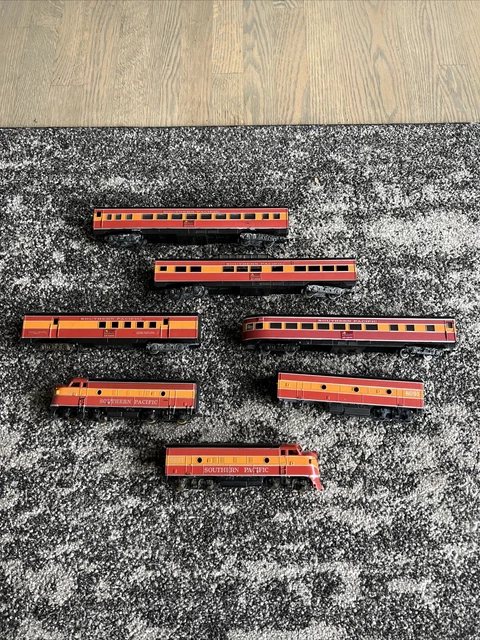 Athearn Southern Pacific Daylight SET OF 7  ALCO Diesel Locomotive HO As Is