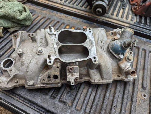 Edelbrock Performer Chevrolet/GMC SBC 283-350 Intake Manifold Edelbrock Performer Chevrolet/GMC SBC 283-350 Intake Manifold