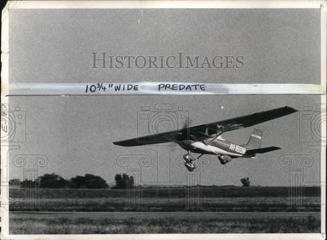 1971 Press Photo Cessna 150 plane "Little Red" taking off the runway in Kansas
