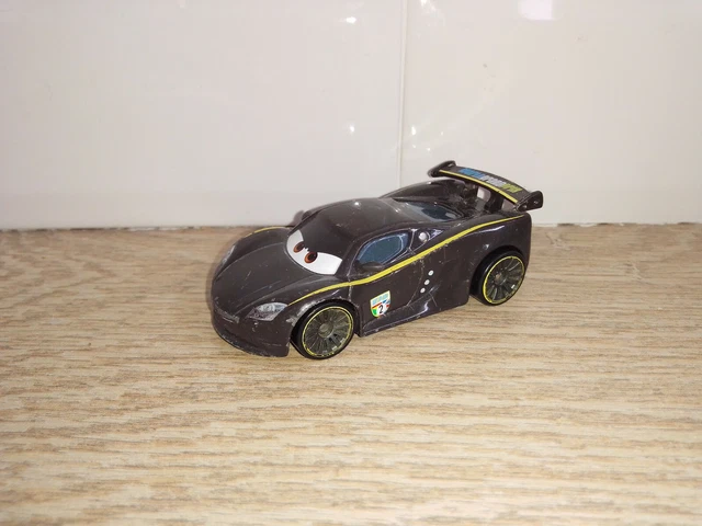 0505211 Voiture Cars disney Pixar métal Mattel lewis hamilton