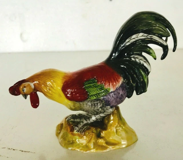 porcelaine polychrome représentant un coq cachet fabriquant . XX siècle .