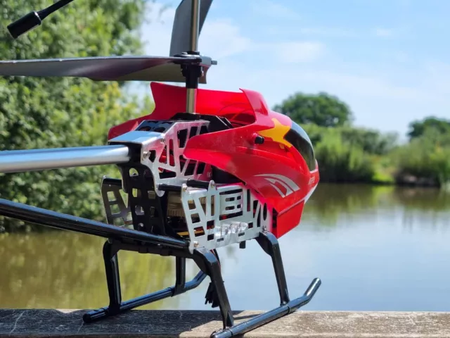 Xtrem Raiders - Hélicoptère télécommandé - Requin — Juguetesland