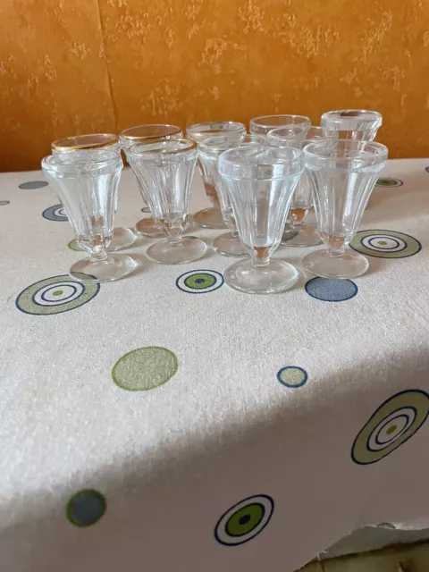 11 anciens Petits Verre Liqueur Pour Cave à Vin, (Dont 3 Pourtour Couleur Or )