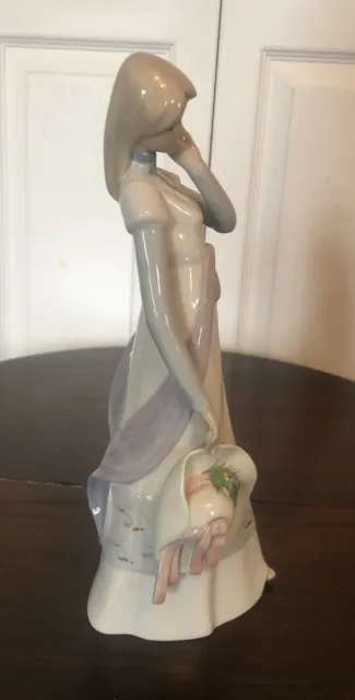 Beautiful Vintage Casades Porcelain Lady  Figurine Ornament Made In Spain 2