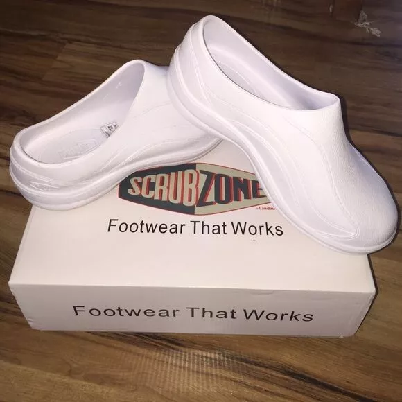 Scrub Zone Energize White Clogs Men's size 7 or Women's Size 9 New in Box