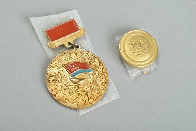 Soviet Union USSR Uniform / Head Dress Badges. Cold War Era. Ref 76VL