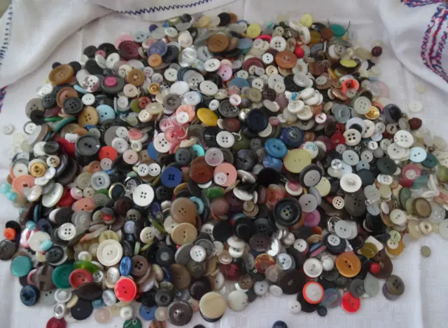 Job Lot Vintage Modern Buttons 1.5kg Mixed Sizes Colours Shapes Crafts Sewing