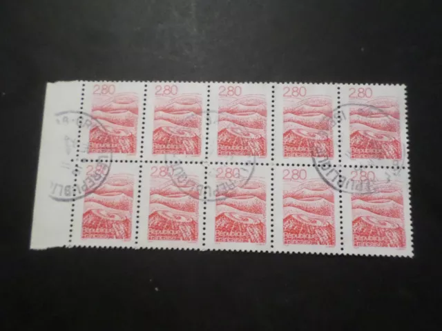 FRANCE 1995, timbre 2951 en BLOC de 10 EX., REGION AUVERGNE, VOLCANS oblitéré