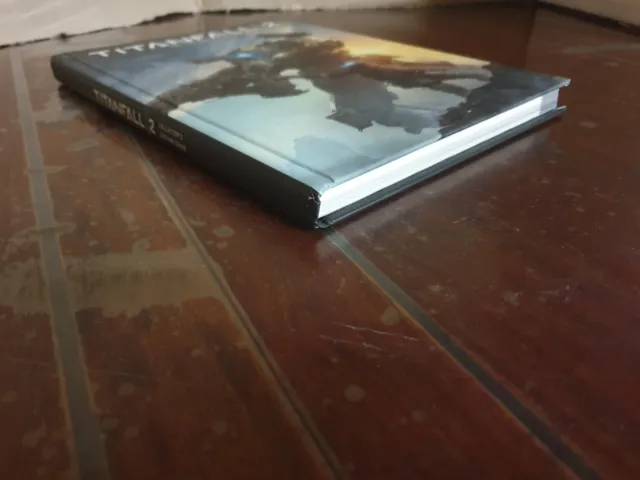 Collectors Edition Titanfall 2 Strategy Guide HARDCOVER ~ UNREAD ~ VNice ~