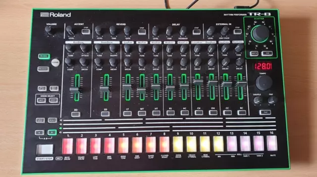 Roland TR8 TR-8 | Drum Machine | Rhythm Performer