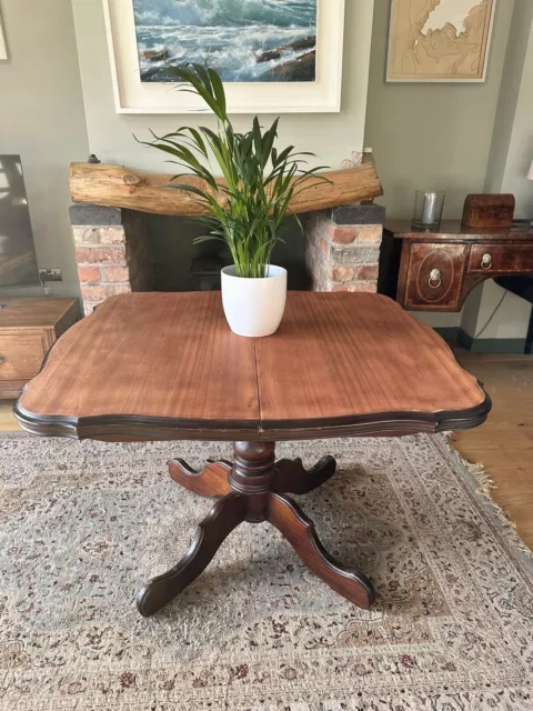 Victorian style mahogany extending dining table on pedestal base Wooden Vintage