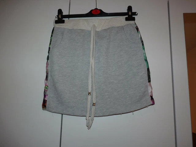 Minirock / Rock / Sweatshirt Stoff mit Blumen grau Streifen Gr. 36/38/40