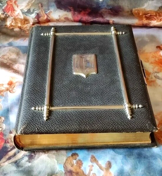 ANCIEN ALBUM PHOTOS reliure cuir repoussé a decor blason Lion EUR 10,00 - FR
