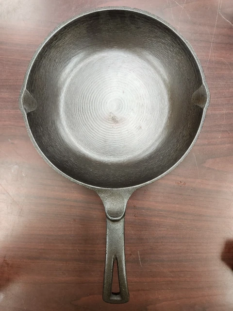 Unmarked Wagner Ware Cast Iron 9 Inch chef skillet X