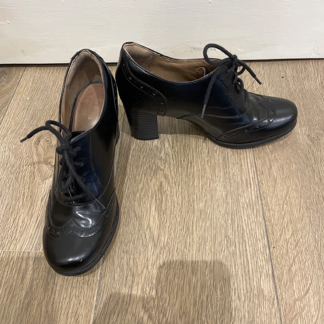 Clarks online artisan oxford
