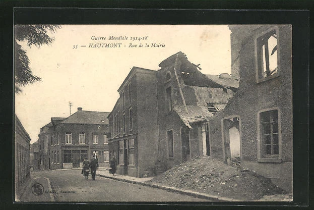 CPA Hautmont, Rue de la Mairie, vue de la rue