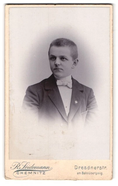 Fotografie R. Seidemann, Chemnitz, Dresdnerstr., Portrait junger Mann im Anzug