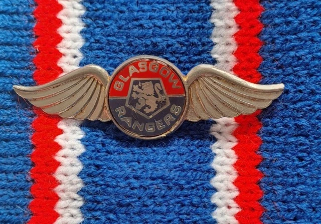 RARE FIND GLASGOW RANGERS VINTAGE 1970s OLD GLASGOW RANGERS WINGS PIN ...