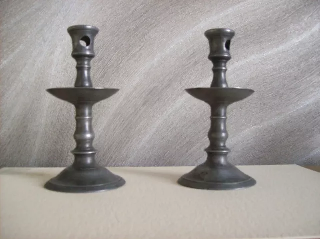 Etain,Bougeoirs, flambeaux,art populaire,objet ancien,poinçons