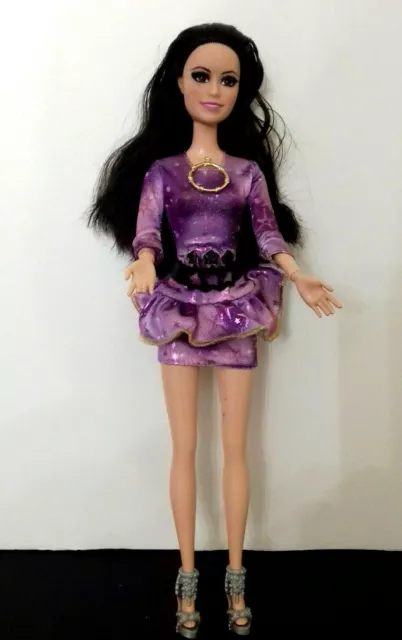 Poupée Barbie Boucles infinies en violet Royaume Chevelure Magique en Barbie  