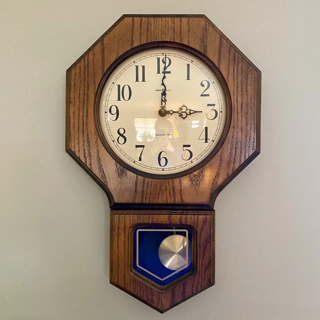NICE WORKING VINTAGE HOWARD MILLER Wall Clock Wood 612709 WESTMINSTER