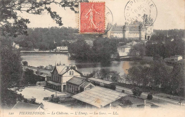 CPA-Pierrefonds - le château - l'étang - la gare