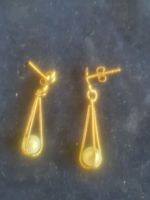 9ct gold fine vintage Pearl drop Dangley earrings