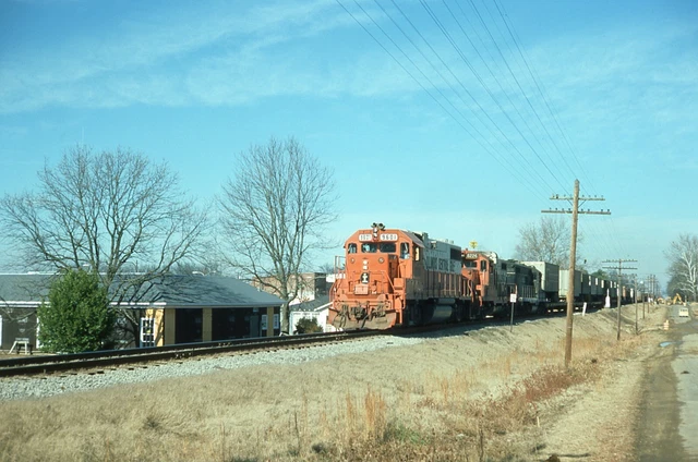 Orig Slide ICG Illinois Central Gulf GP38-2 #9601+2 w/Train - Como MS 1976
