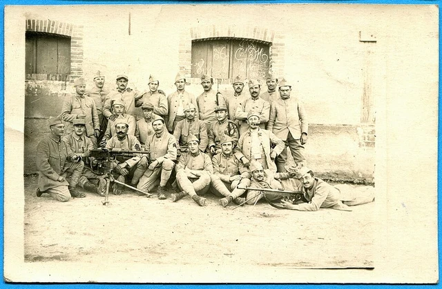 CPA PHOTO : Soldats du 24° Régiment d'Infanterie avec Hotchkiss et Chauchat