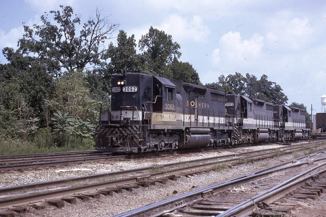 ORIGINAL 1973 KODACHROME RAILROAD SLIDE SOUTHERN RAILWAY 3062 train EMD SD35