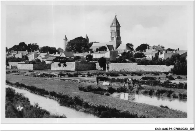 CAR-AAKP4-85-0402 - ILE DE NOIRMOUTIER - Vue générale sur l'église et le Ch