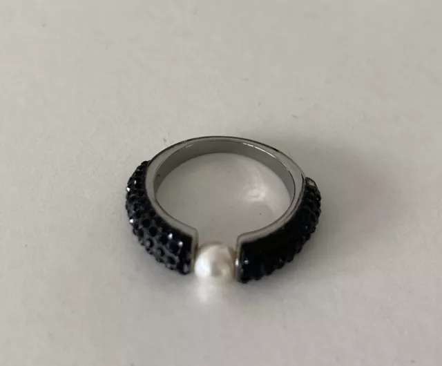 Pandora Black Ring With White Pearl