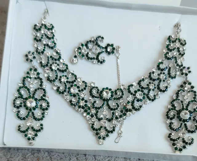 Impresionante conjunto de joyas de novia india de diamantes sin cuello de moda de Bollywood