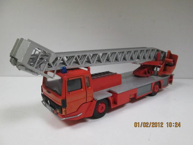 Camion De Pompiers Cef REPLEX EPA 30 S - Miniature D'occasion, à Collectionner !